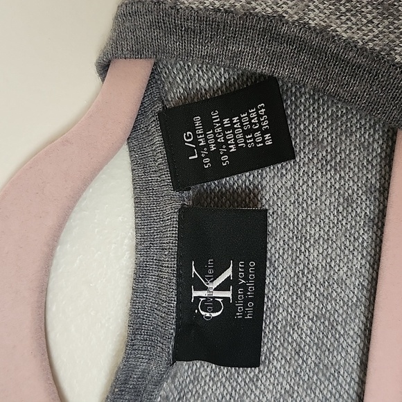 Calvin Klein neutral v neck long sleeve sweater, merino wool blend, Large - Picture 4 of 8